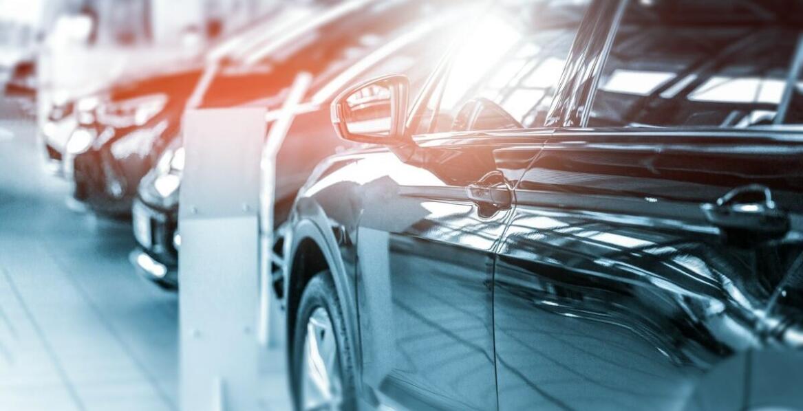 Jakie korzyści płyną z zakupu używanego auta z gwarancją w salonie Toyota?