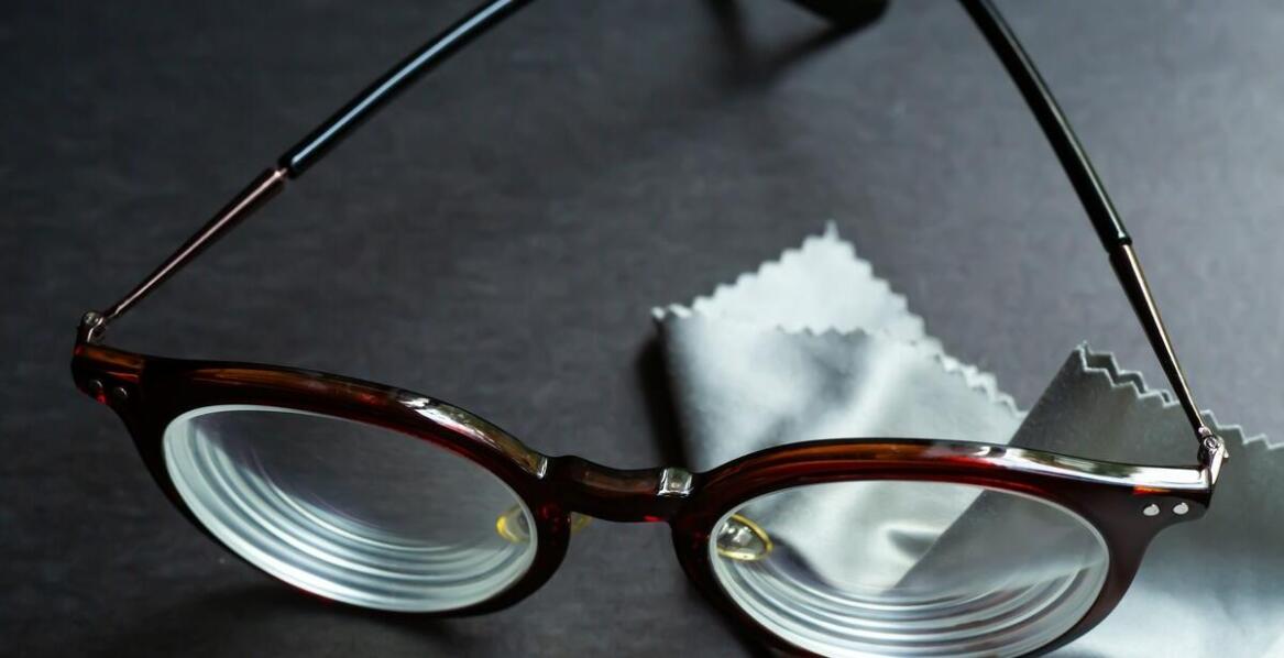 Jak dobierać oprawki okularowe?