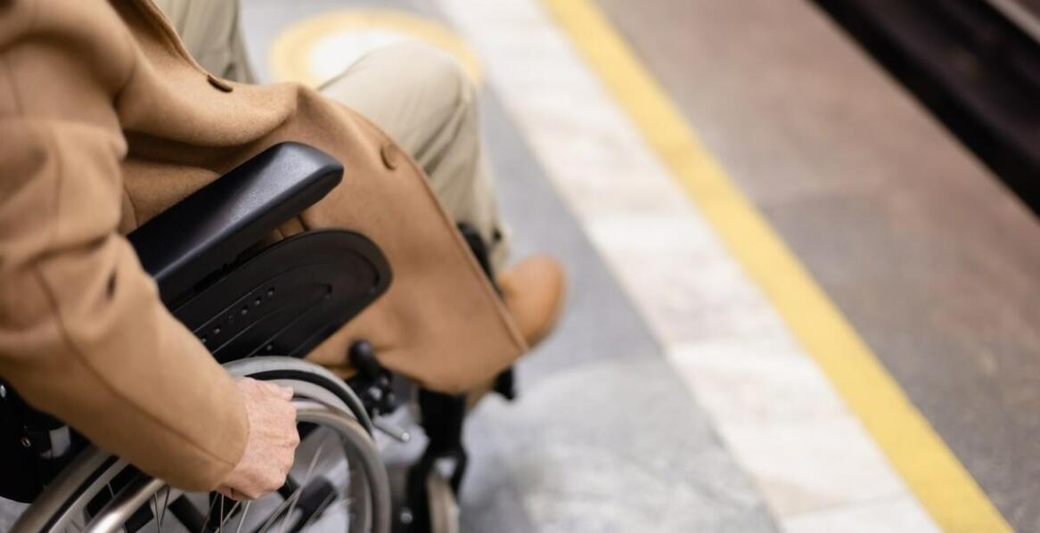 W jaki sposób wynajem wózka inwalidzkiego wspiera mobilność pacjenta?