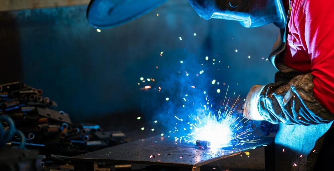 Jak efektywność spawania wpływa na cenę i jakość gotowych wyrobów metalowych?