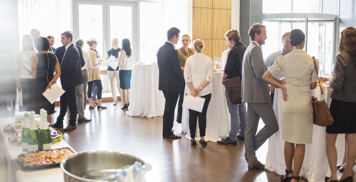 Sprzedaż biletów na wydarzenia firmowe – jakie systemy są najskuteczniejsze?