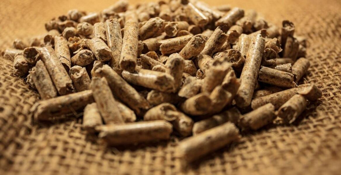 Jak pellet od lokalnych producentów wpływa na koszty ogrzewania?