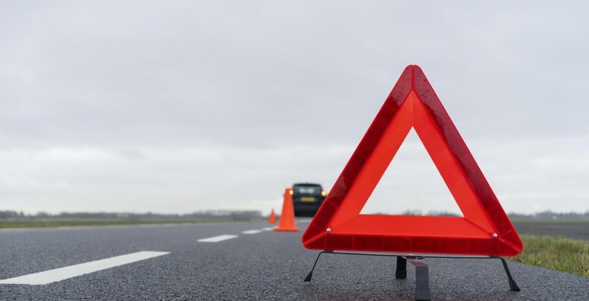 Co zrobić, gdy brakuje paliwa na trasie – pomoc drogowa w akcji