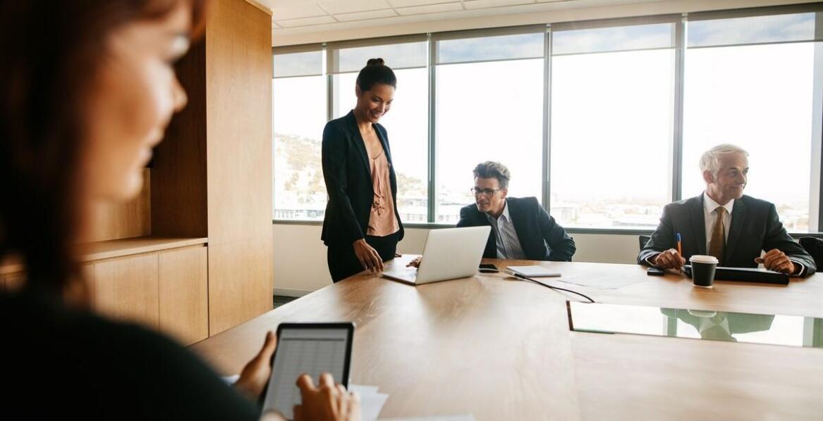 Jak biura rachunkowe pomagają w sporządzaniu rocznych rozliczeń podatkowych?