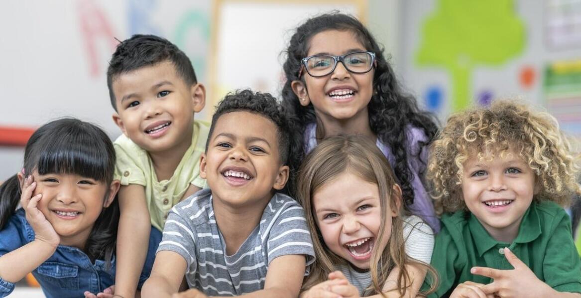 Jak dentysta dziecięcy dba o edukację małych pacjentów w zakresie higieny jamy ustnej?