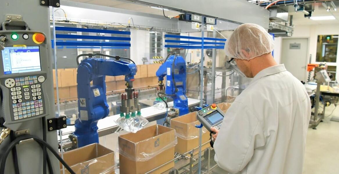 Dlaczego warto zintegrować maszyny do banderolowania z linią produkcyjną?