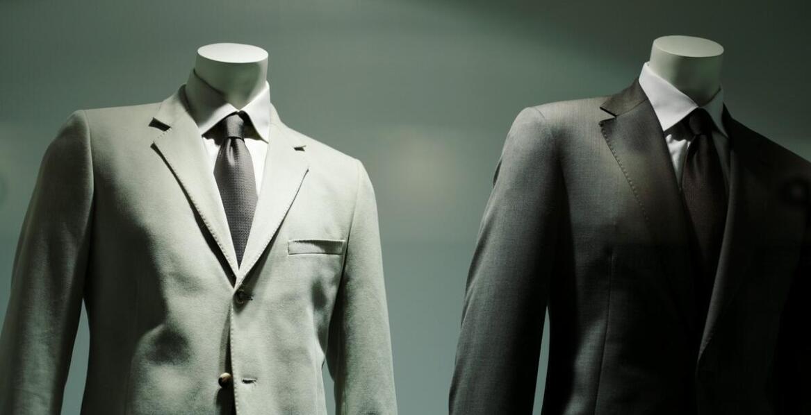 Jak personalizować stylizacje z garniturami?