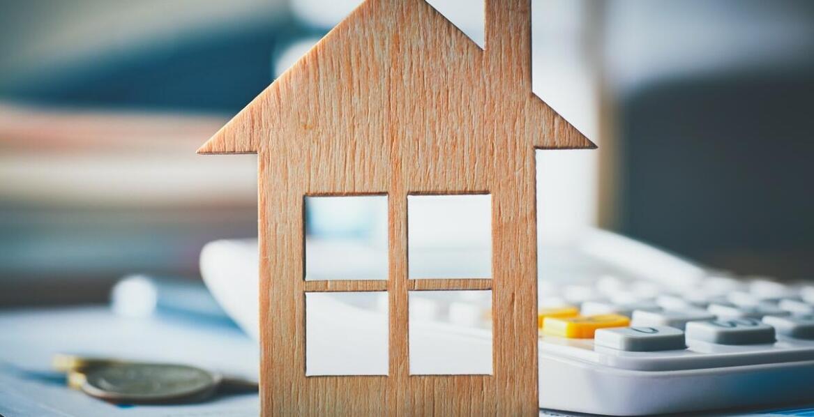 Porównanie pożyczek pod zastaw mieszkania z innymi formami finansowania