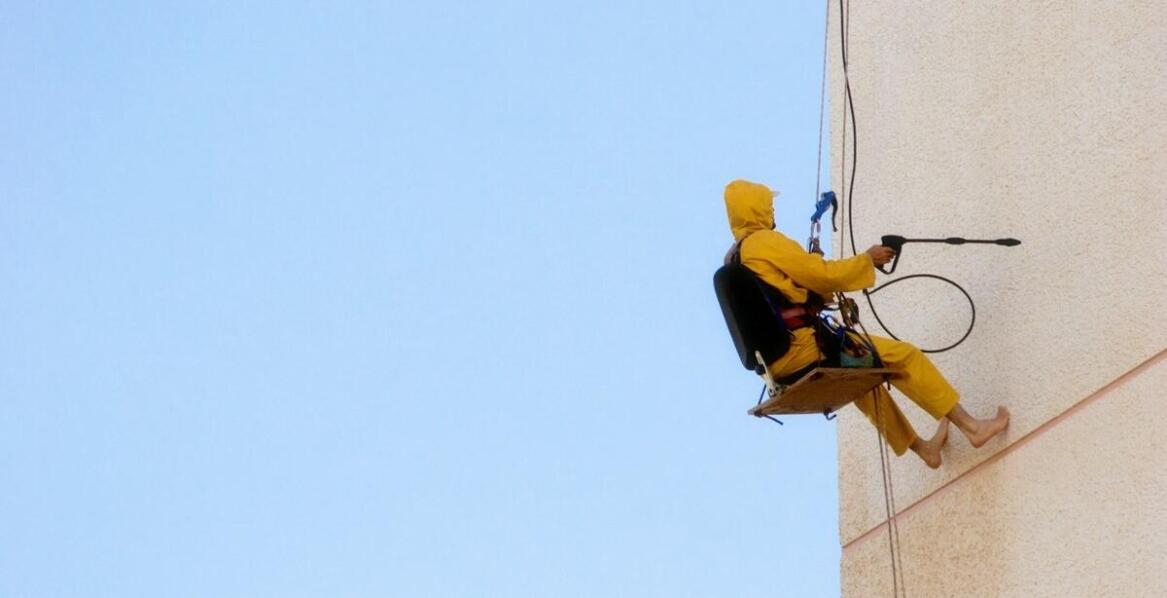 Profesjonalne mycie fasad - przywracanie blasku budynkom