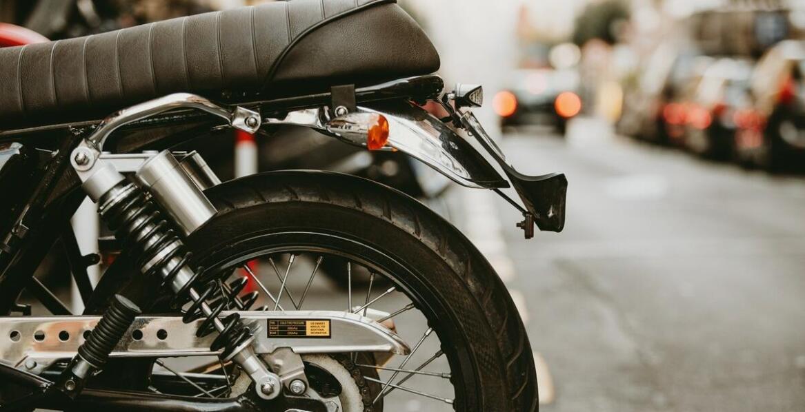 Wybór idealnych "mercedes buty" dla fanów motoryzacji