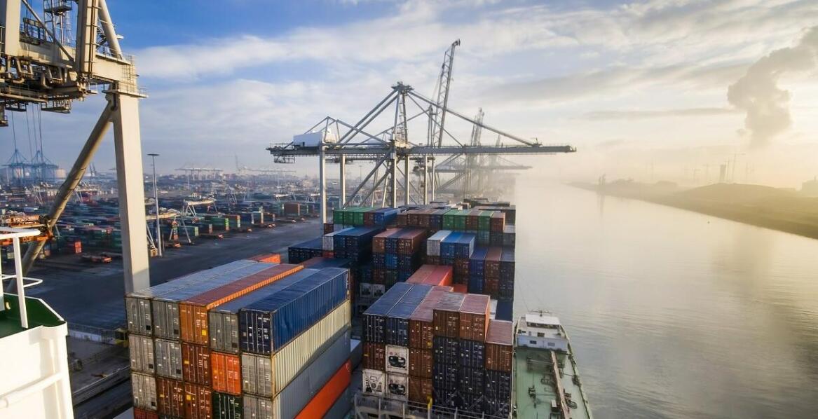 Jak agencja celna Gdynia ułatwia zgodność z międzynarodowymi przepisami celnymi?