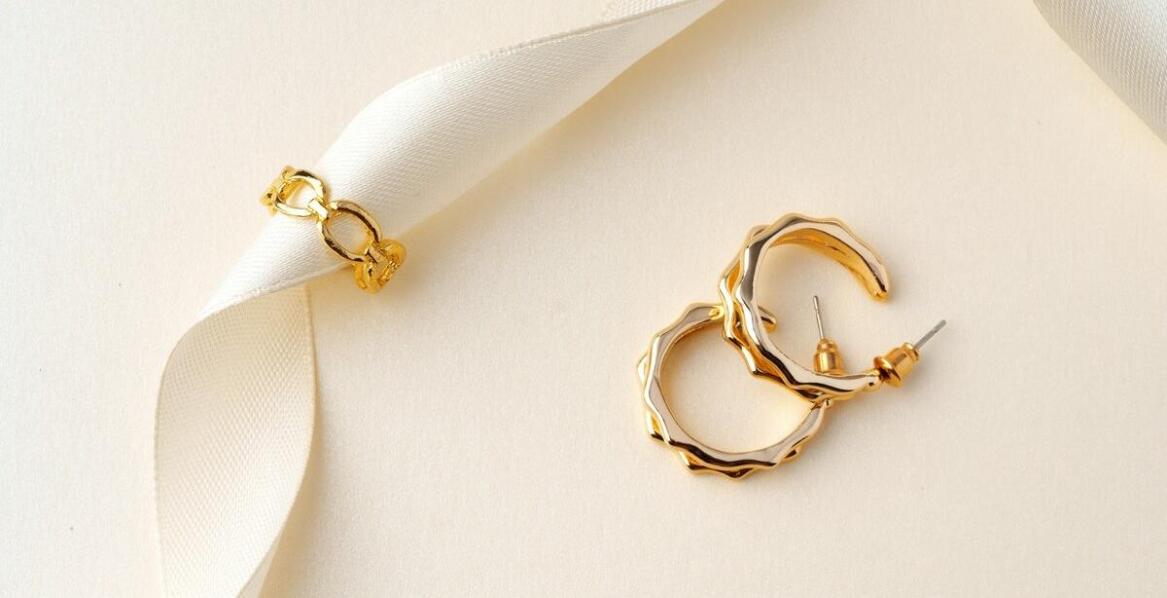 Dlaczego warto wybrać bransoletki ze stali chirurgicznej w butiku bizu?