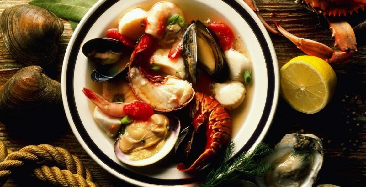 Dlaczego warto spróbować Tom Yum zamawiając jedzenie online?