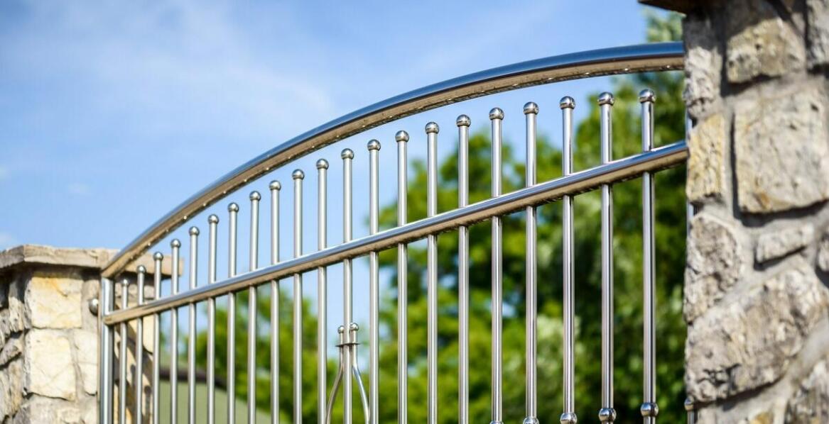 Wpływ balustrad stalowych na bezpieczeństwo użytkowników