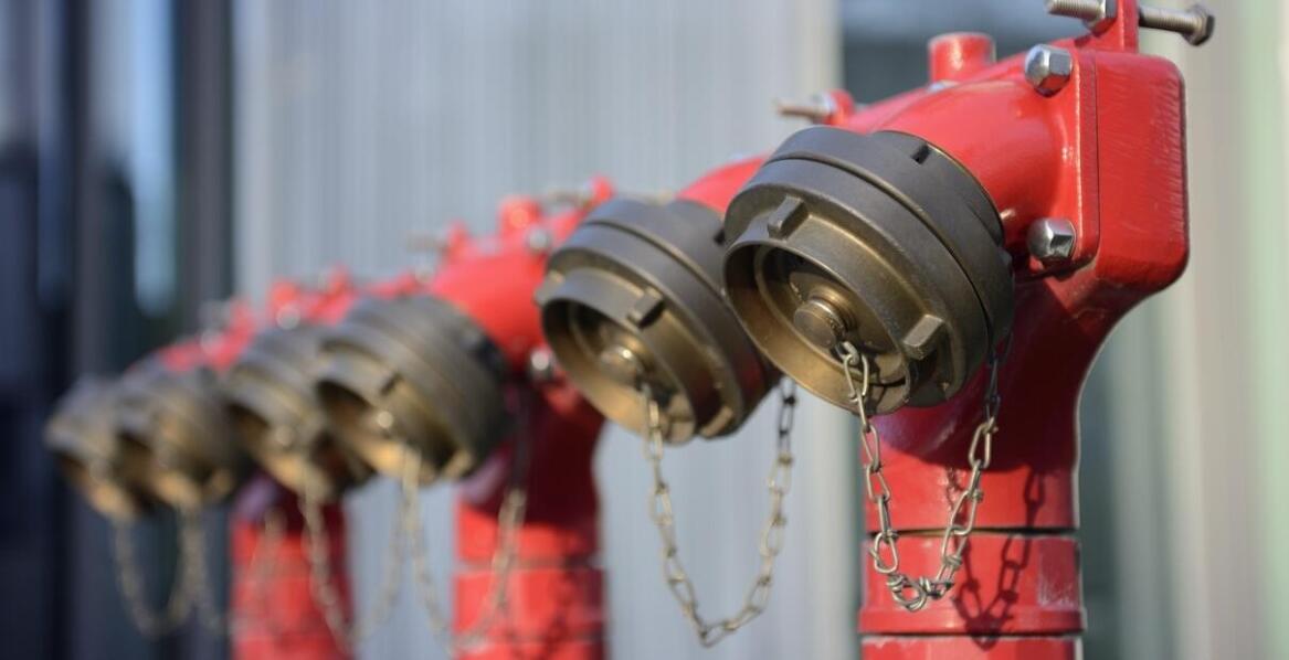 Kosztowa efektywność rur żeliwnych z połączeniami blokowanymi w systemach ochrony przeciwpożarowej