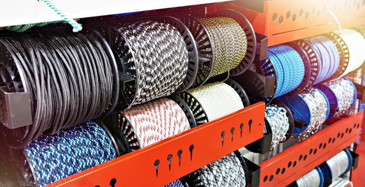 Jakie są zalety smyczy reklamowych z nadrukiem na regulatorze długości?