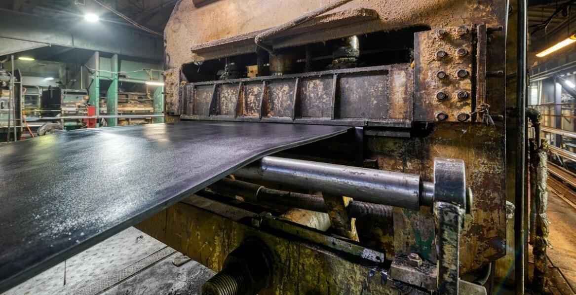 Blacha stalowa 1,5 mm jako materiał do produkcji sprzętu przemysłowego