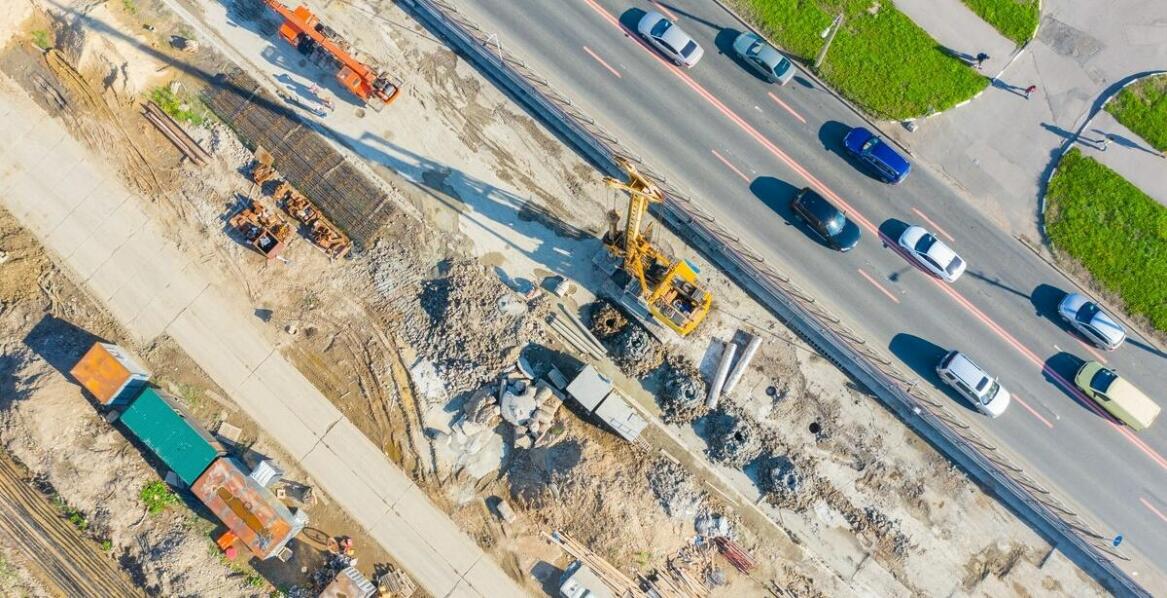 Jak inspekcje dronowe wspomagają zarządzanie dużymi projektami budowlanymi