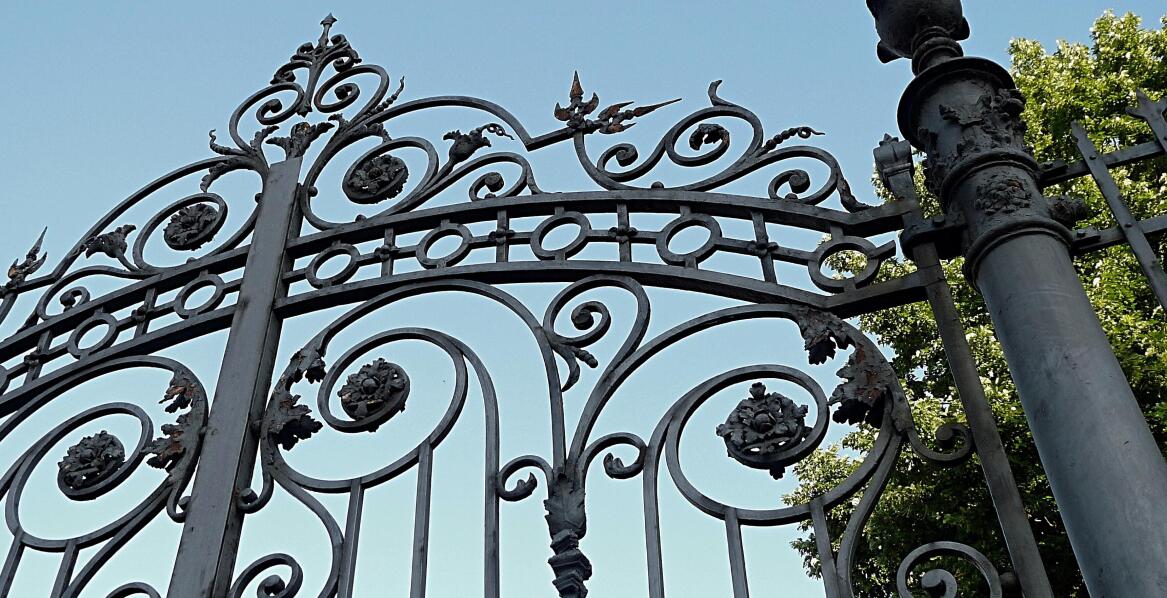 Der Einfluss von schmiedeeisernen Toren aus Polen auf den Immobilienwert