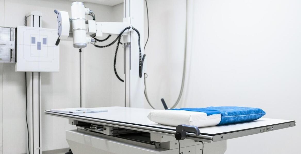 Jakie są skuteczne strategie diagnostyczne przy problemie wiszących jąder?