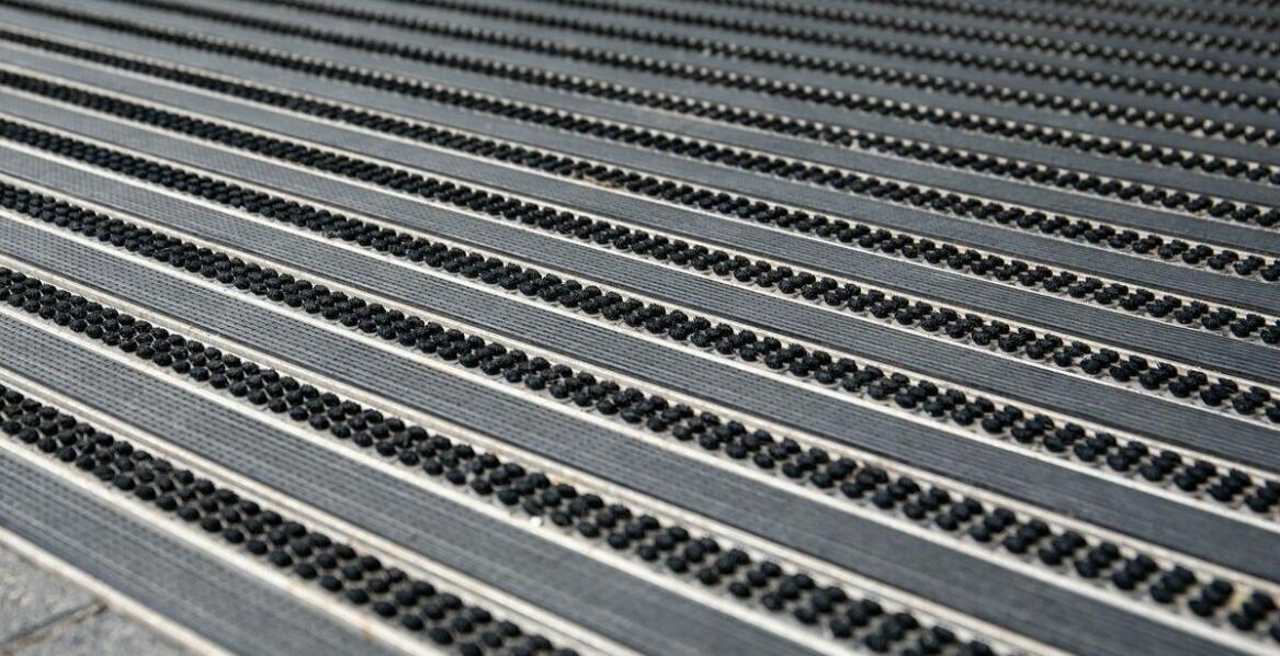 Jakie są najnowsze trendy w wykorzystaniu gumy trudnościeralnej?