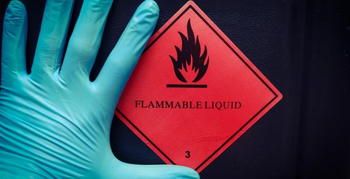 Przewodnik po wyborze idealnego pojemnika dwukomorowego dla Twojej firmy