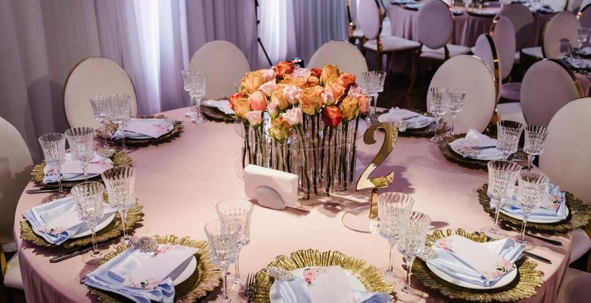 Jakie motywy neonowe są najczęściej wybierane na wesela?