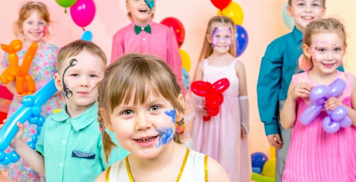 Proces tworzenia spersonalizowanego dyplomu na zakończenie roku przedszkolnego