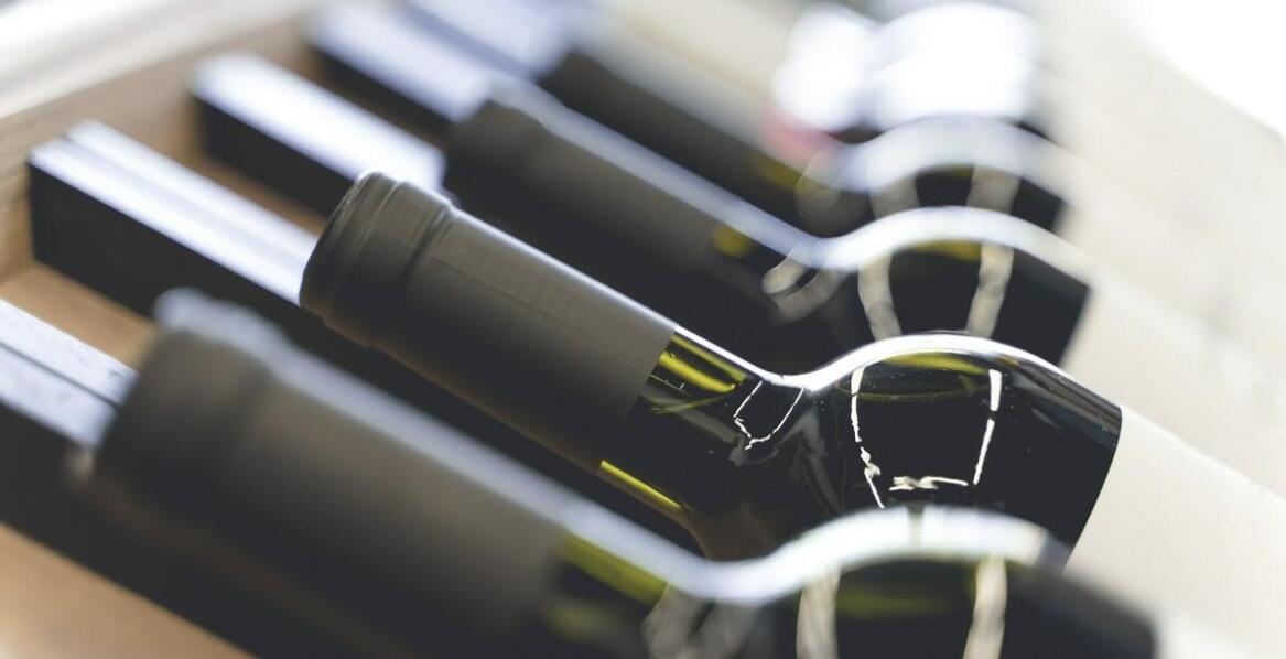 Wino bezalkoholowe na prezent – gdzie najlepiej je nabyć?