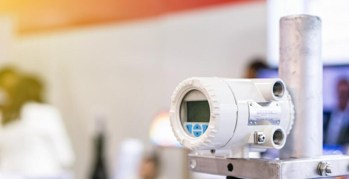 Jak wzmacniacze sygnału GSM repeater poprawiają jakość połączeń w dużych biurowcach?