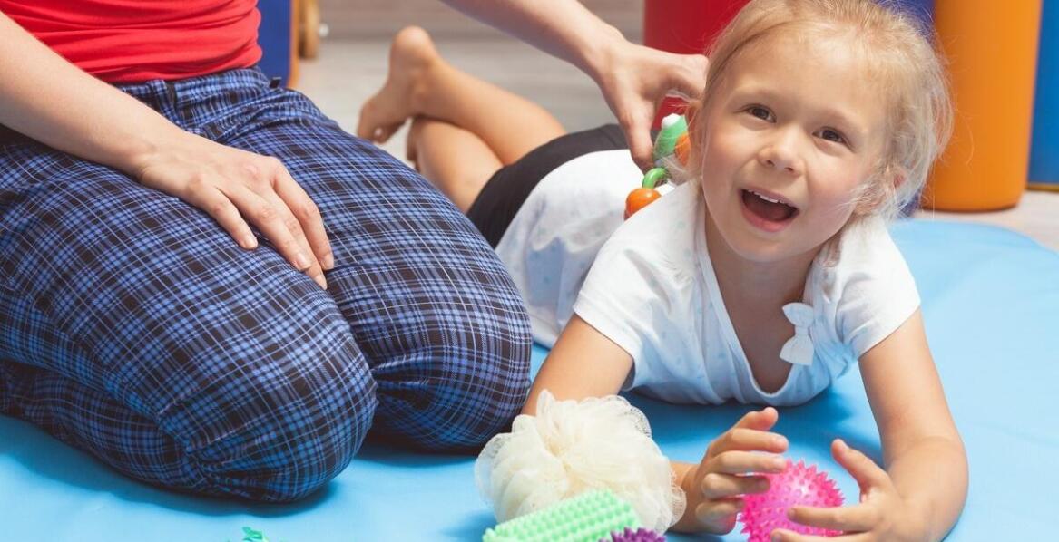 Jakie korzyści daje dostęp do psychologa i pedagoga specjalnego w przedszkolu?