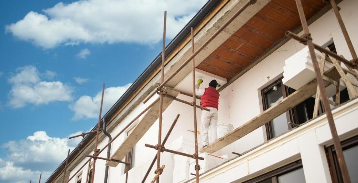 Czym kierować się przy wyborze agregatu do malowania elewacji?