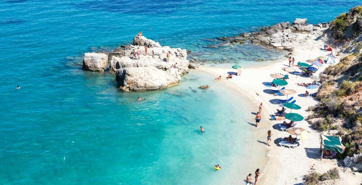 Wynajem łodzi na Rodos: przygoda na morzu dla całej rodziny