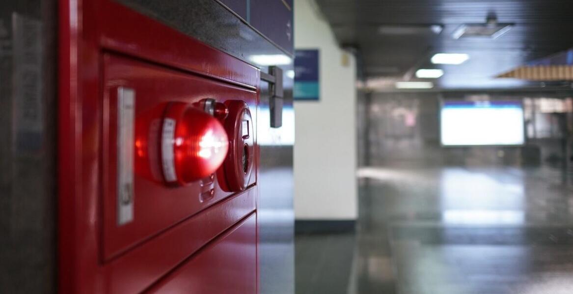 Jak interkomy poprawiają komunikację w przestrzeniach publicznych?