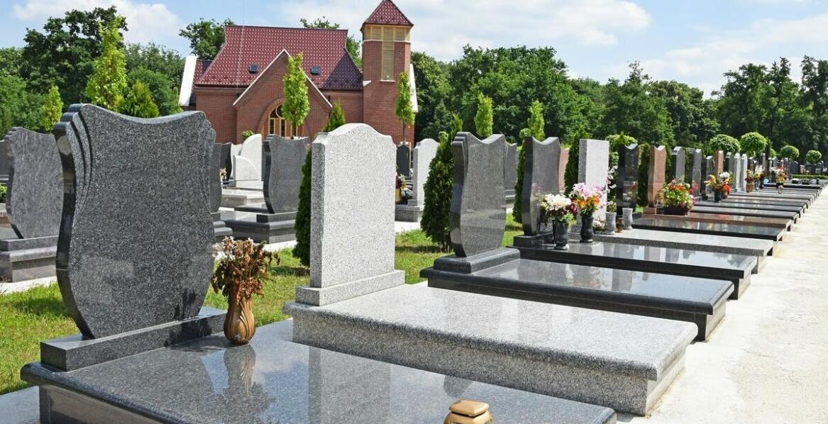 Dlaczego warto wybrać pochówek na cmentarzu dla zwierząt zamiast nielegalnych alternatyw?