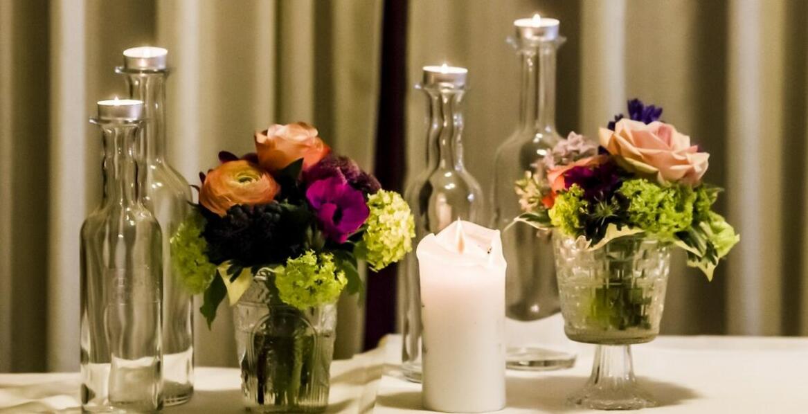 Jakie kwiaty wybrać do dekoracji sal konferencyjnych?