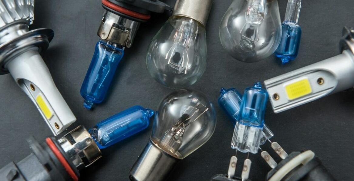 Oświetlenie biurowe a efektywność pracy – rola żarówek promiennikowych