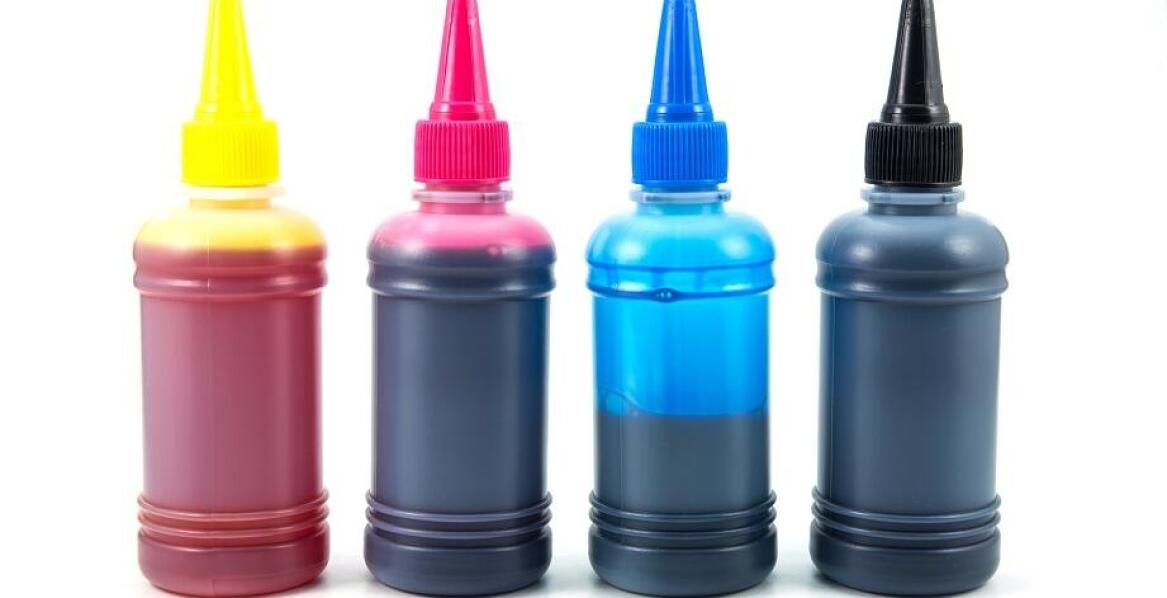 Jakie są kluczowe zalety tuszy sublimacyjnych w personalizacji gadżetów?