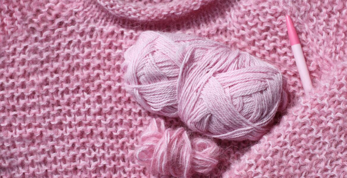 Włóczka na sweter: różnice między wełną a bawełną