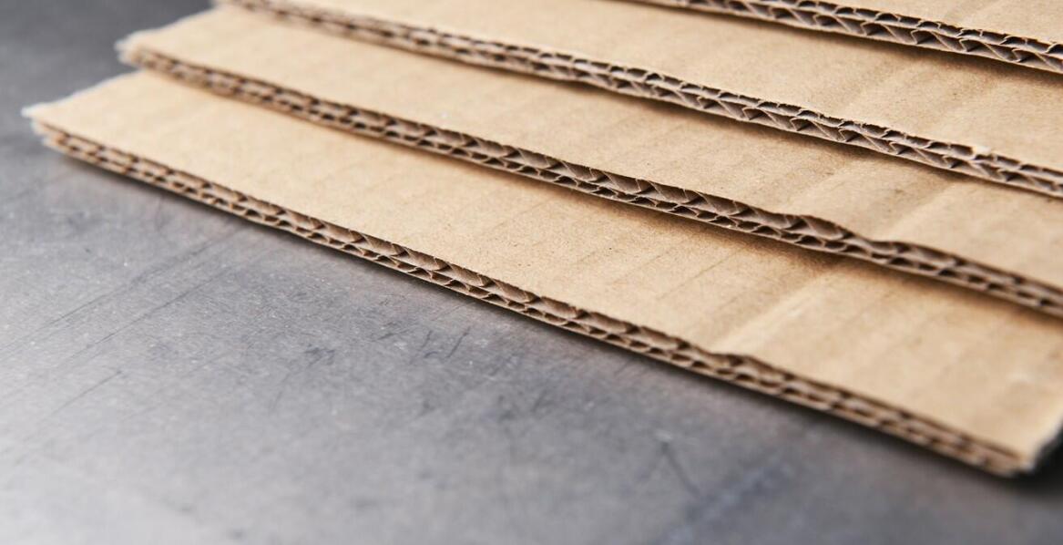 Koperta bąbelkowa w logistyce – jak zwiększa efektywność procesów?