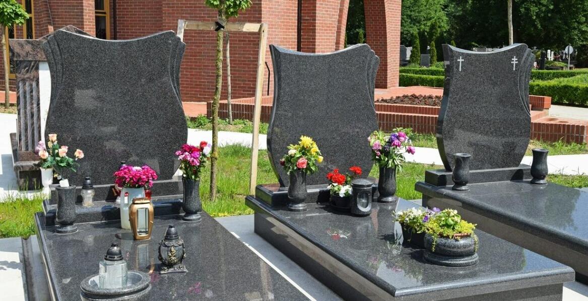 Jak wykorzystać lokalne surowce w produkcji nagrobków podlaskich?