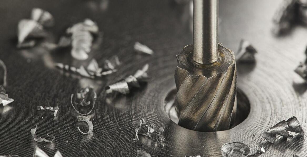 Obróbka stali nierdzewnej i jej znaczenie w branży