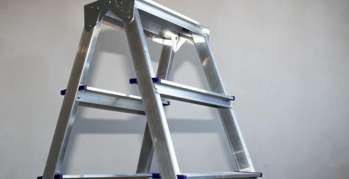 Jak poprawić bezpieczeństwo pracy dzięki drabinie 150 cm