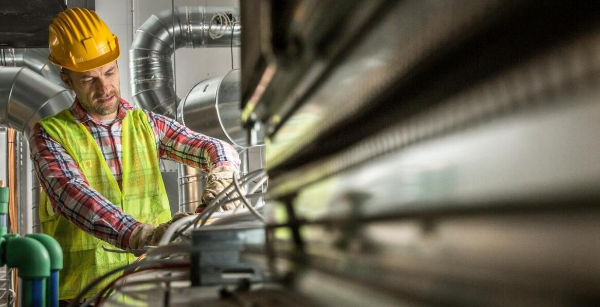 Przenoszenie maszyn – kluczowe etapy relokacji przemysłowej