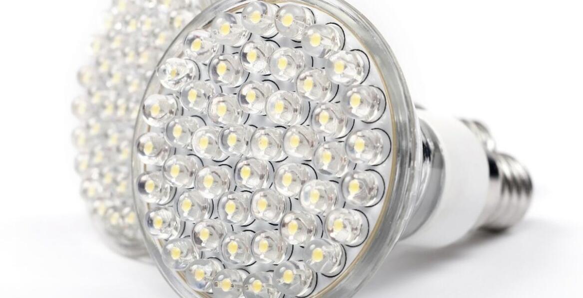 Oświetlenie LED a koszty eksploatacji – analiza oszczędności przy użyciu lampy LED 200W