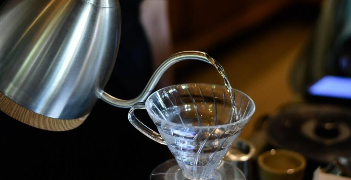 Jakie są koszty eksploatacji ekspresu Delonghi z oryginalnym filtrem?