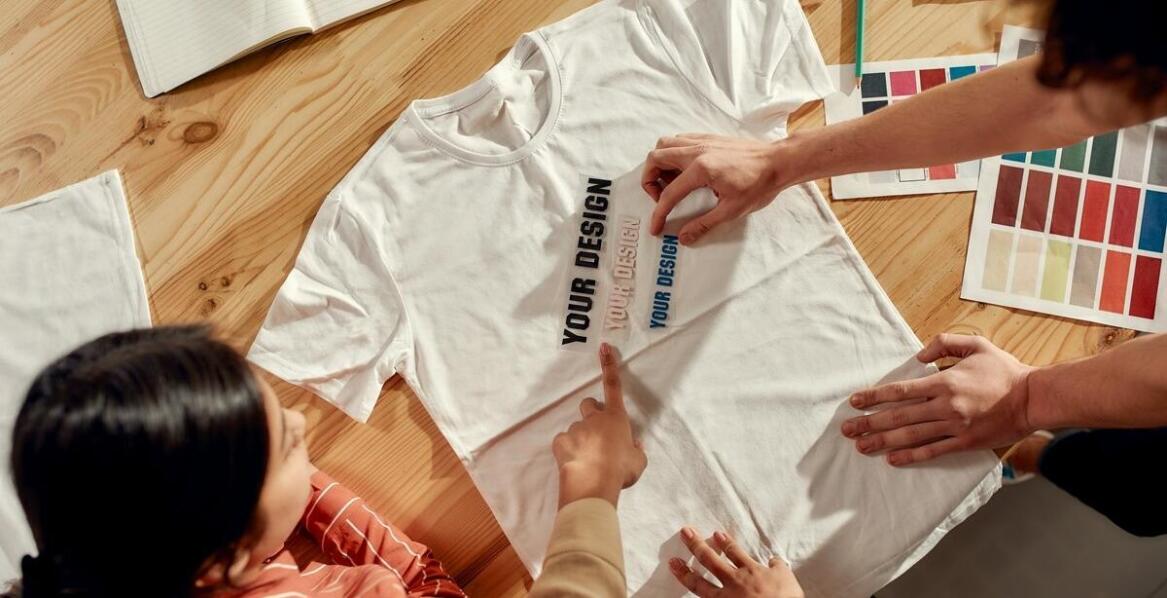 Emblematy na zamówienie jako element budowania lojalności klientów