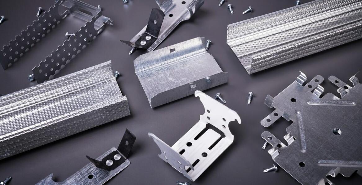 Rola wyrobów tłoczonych w procesie gięcia drutu i rur dla branży reklamowej