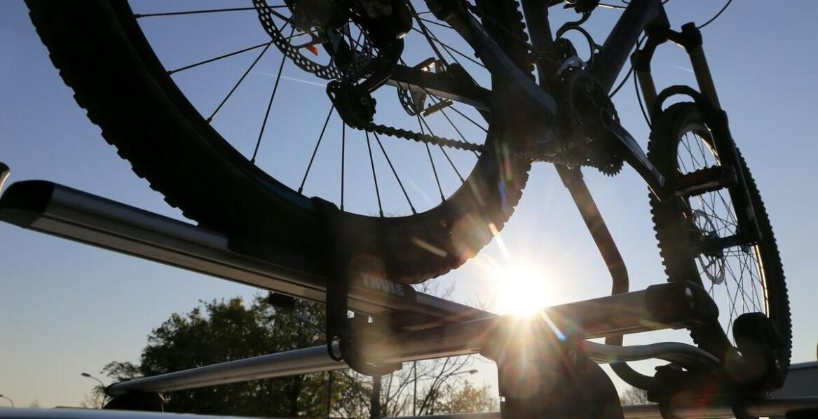 Relingi samochodowe: zalety korzystania z różnych modeli