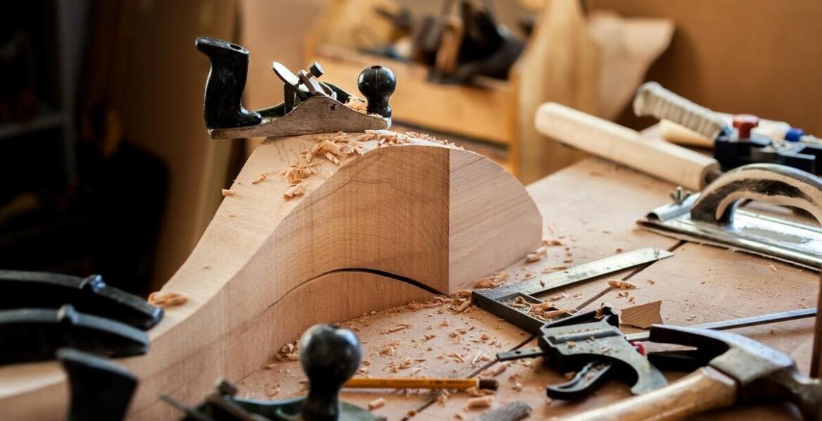 Młotek miedziany jako narzędzie do pracy z materiałami kompozytowymi